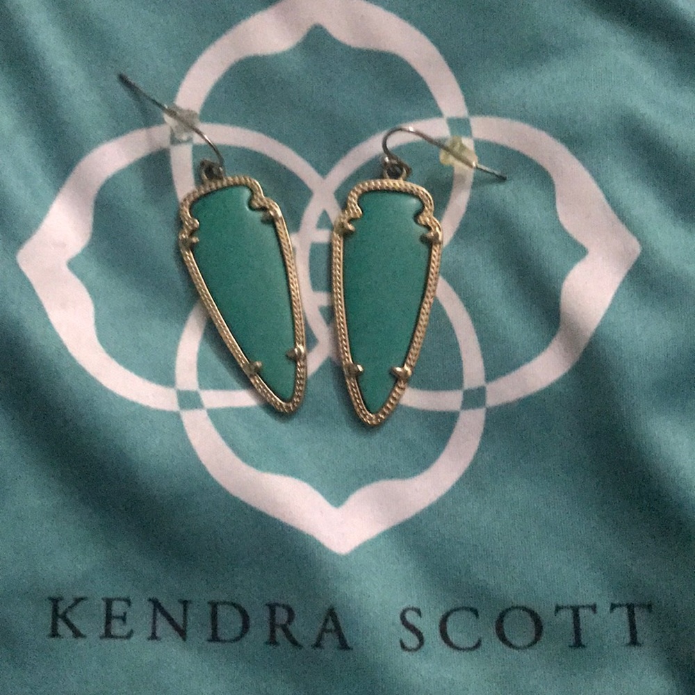 Kendra Scott arrow head earrings